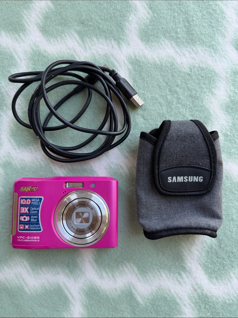 Sanyo VPC-S1085 10.0MP Pink Colorway Compact Digital Camera - works!